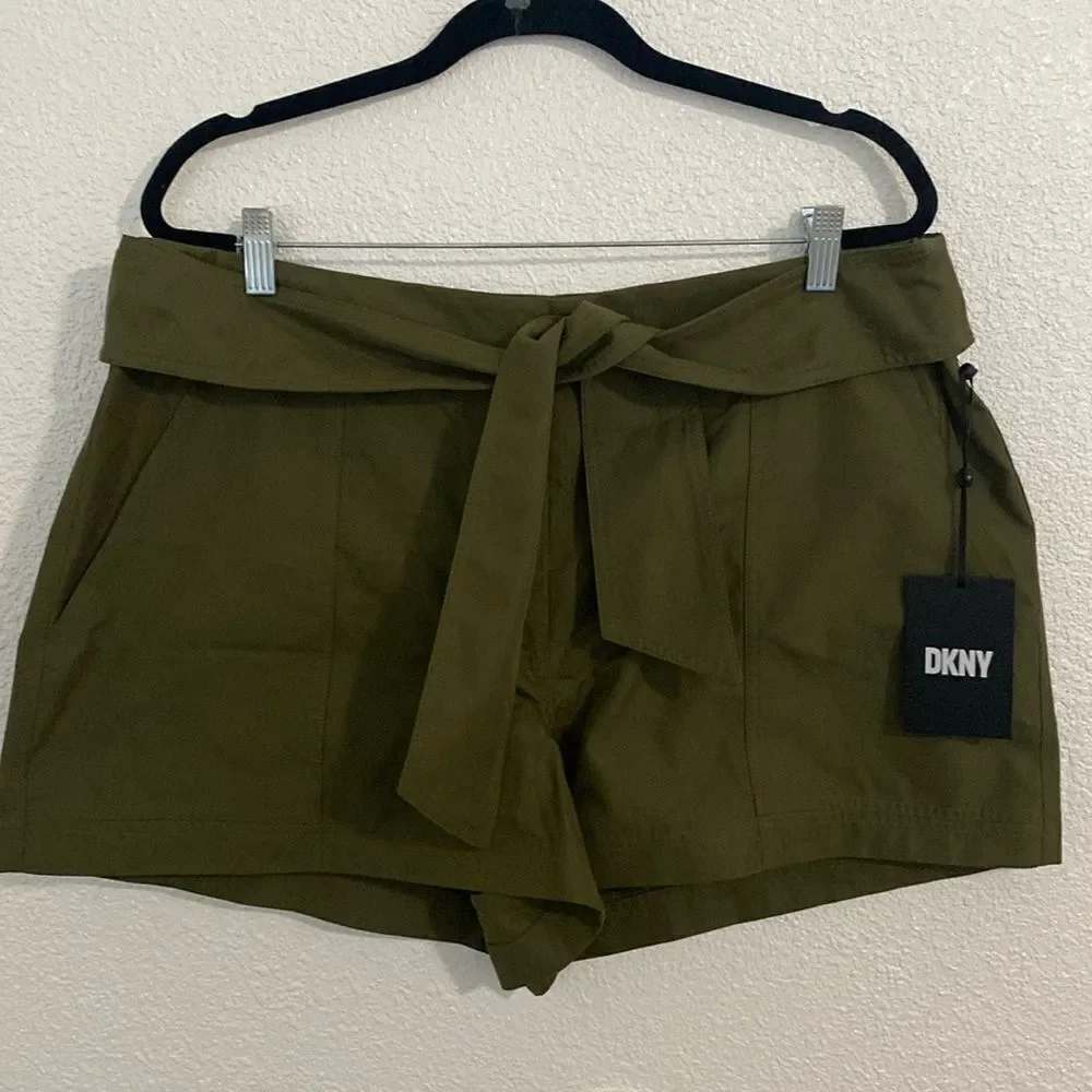 NWT- DKNY- High waisted -tie chino shorts- Dark Green- Size 18